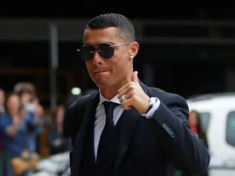 Ronaldo ăn diện bảnh bao, sẵn sàng tạo địa chấn ở mùa Hè nước Nga