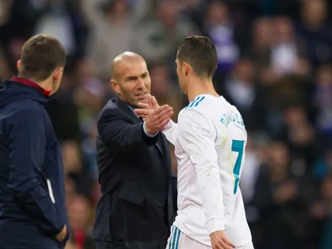 Ronaldo chỉ đăng tải duy nhất 1 dòng trên Instagram sau khi Zidane rời Real Madrid