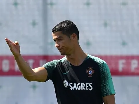 Ronaldo 'chỉ tay 5 ngón', Bồ Đào Nha chờ lấy 3 điểm đầu tiên