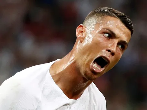 Ronaldo chính thức rời Real: Chạy ngay đi, trước khi bị loại