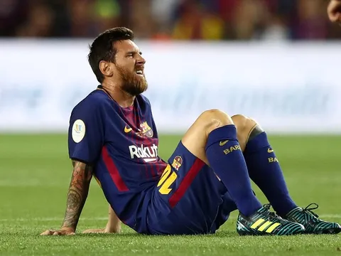 Ronaldo cười khẩy sau khi rời sân, Messi nhăn nhó nhận thất bại