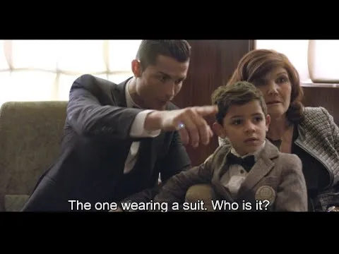 Ronaldo dạy con trai chào hỏi Messi