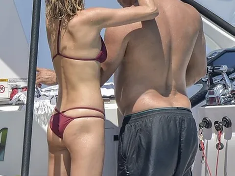 Ronaldo lộ thân hình béo tròn, ăn uống vô độ