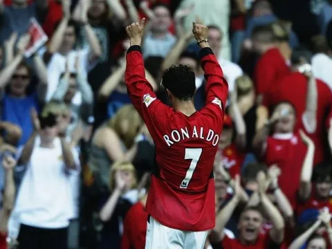 Ronaldo đến Juve, NHM Man Utd đổ lỗi cho Mourinho