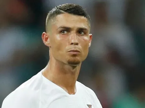 Ronaldo được thầy khuyên không nên dừng lại