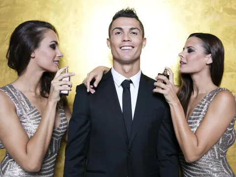 Ronaldo kiếm 27 tỉ đồng chỉ trong 4 giờ