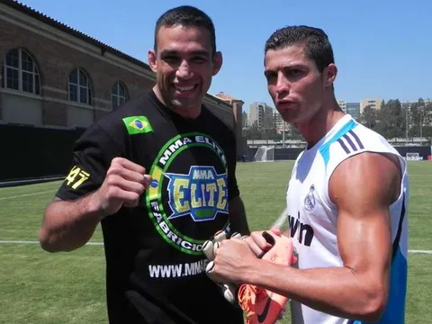 Ronaldo, Ibrahimovic và những cầu thủ yêu thích UFC
