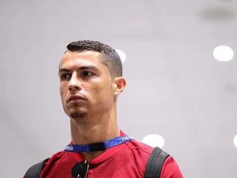 Ronaldo tiếp tục gửi thông điệp đến Messi bằng việc để râu?