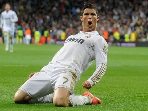 Huyền thoại MU nói gì về tương lai Ronaldo?