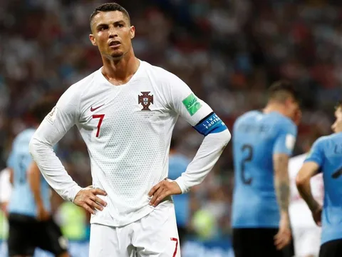 Ronaldo nên cạo râu và ngừng nghĩ mình là 'The GOAT'