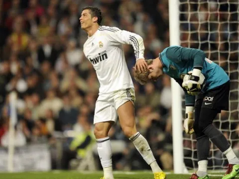 Ronaldo ngăn Real nổ 'bom tấn' De Gea?