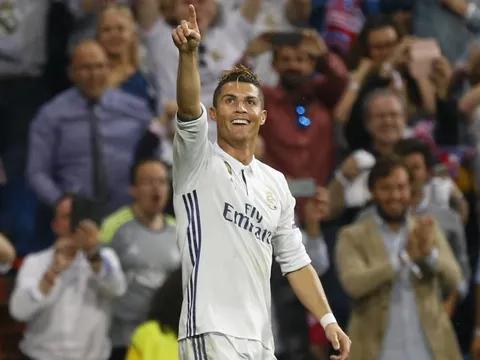 Ronaldo nhận giải bàn thắng đẹp nhất mùa tại Champions League