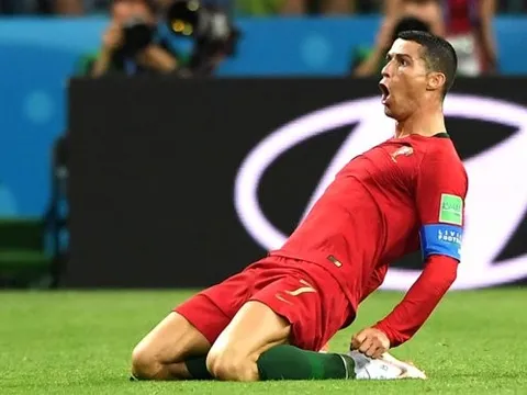 Ronaldo phá kỉ lục hat-trick: Bước đệm trên con đường trở thành GOAT