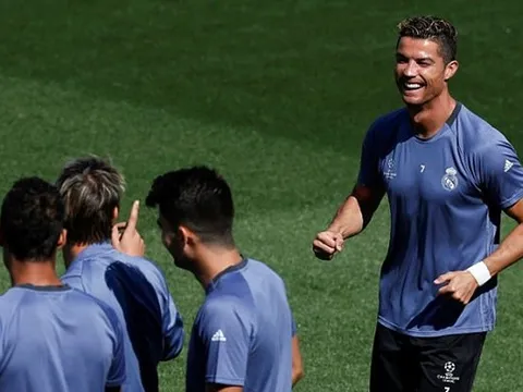Ronaldo pha trò thỏa mái trước trận làm khách trên sân Vicente Calderon