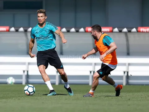 Ronaldo quẩy sung trên sân tập, quyết gieo sầu cho Liverpool