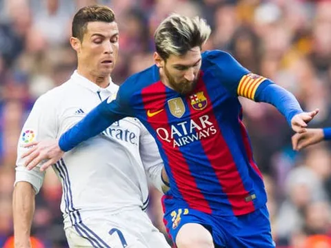 Phản ứng lạ của Messi khi Ronaldo "lên đỉnh"