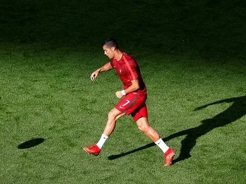 Ronaldo rời Real Madrid: Những thông điệp hỗn độn