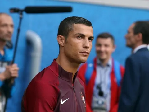 Ronaldo sẽ không đòi lương cao hơn khi đến Man United