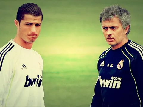 Ronaldo tái ngộ Mourinho: Tình thầy trò vừa đấm vừa xoa