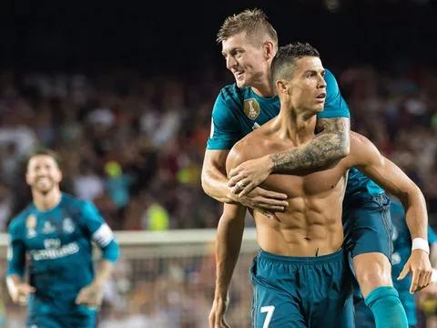 Real hạ đẹp Barca: Ronaldo, siêu sao và hàng nhái