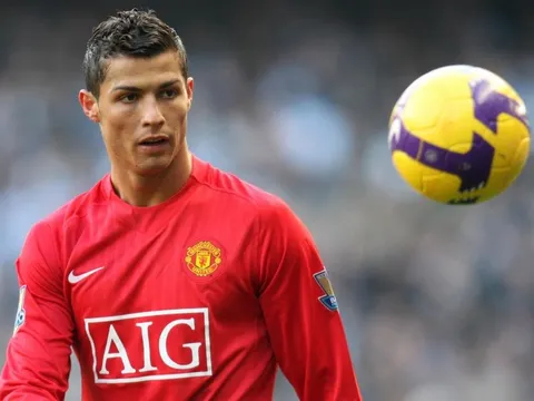 Ronaldo tới Juventus, Man Utd 'ngồi mát ăn bát vàng'