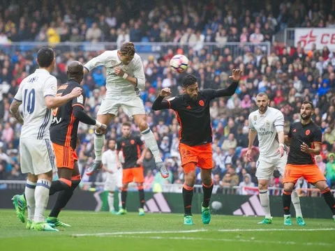 Ronaldo trở thành vua đánh đầu ở châu Âu