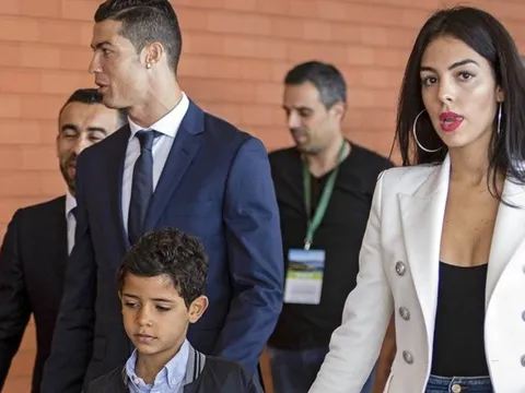 NÓNG: Ronaldo trở về Madrid, chốt lịch trình ra mắt Juventus