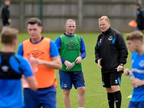 Rooney dính như sam bên Koeman trong buổi tập đầu tại Everton