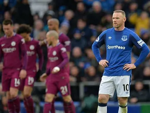 Rooney thẫn thờ nhìn Everton bị Man City hành hạ