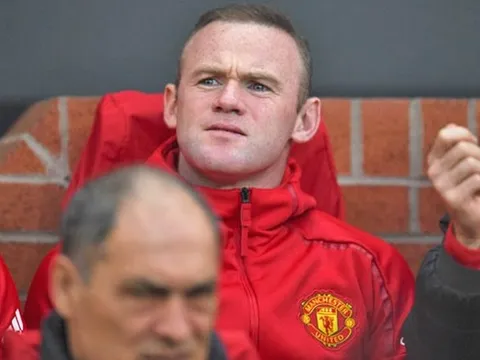 Roy Keane tuyên bố bàng hoàng về Rooney