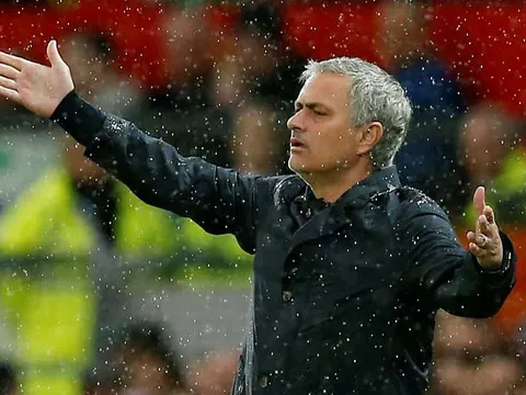 MU tự thua: Mourinho mua vui cho Pep và Man City