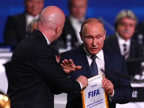 Tổng thống Putin cắt ngang buổi họp báo của HLV Nga