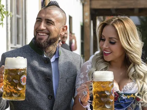 Arturo Vidal và quá khứ giật bồ tại... chuồng ngựa