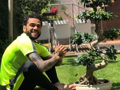 Đứng ngoài World Cup, các 'bô lão' đi đâu làm gì?