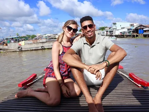 Chris Smalling về miền Tây khám phá chợ nổi
