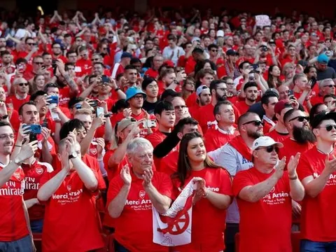 Cảm động với tấm lòng 'giận thì giận, thương thì thương' của CĐV với Wenger