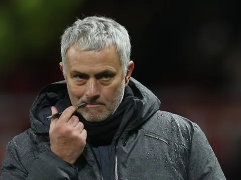 Nếu là Abramovich, ông sẽ khuyên MU sa thải Mourinho