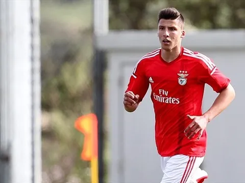 Tăng cường hàng thủ, Man United và Arsenal cùng tranh mục tiêu 45 triệu euro