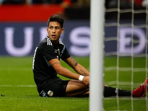 Thua tan tác, tiền vệ Argentina 'sôi máu' với HLV Sampaoli