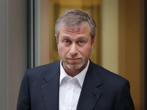 Sa thải Conte, Abramovich cũng thay luôn chính sách về HLV