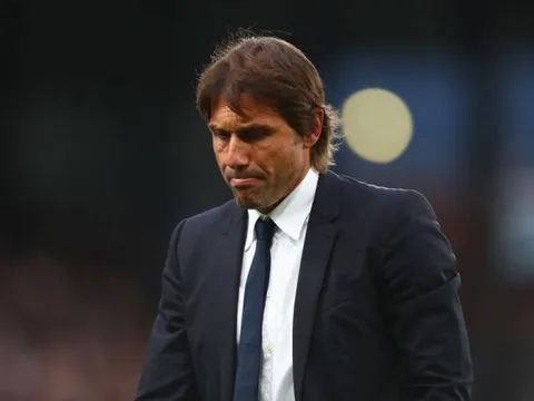"Sa thải Conte ư? Cầu thủ Chelsea lại kiểm soát phòng thay đồ thì phải"