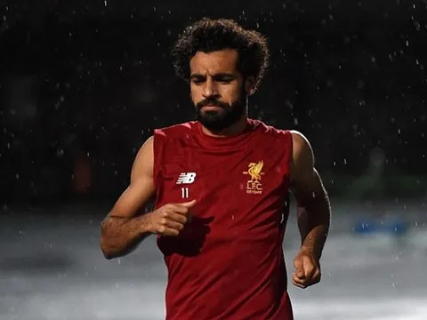 Salah dầm mưa tập luyện, sẵn sàng nổ súng trước Crystal Palace