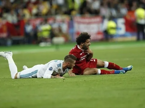 Salah rời sân trong nước mắt, Ramos bị CĐV chỉ trích nặng nề