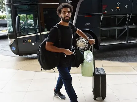 Salah tươi rói cùng dàn sao Liverpool lên đường sang châu Á