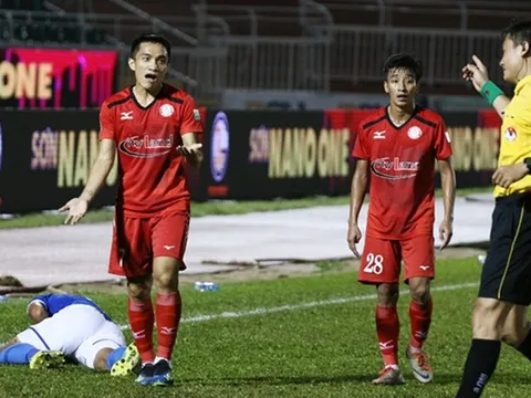 “Tung cước” đồng nghiệp, Sầm Ngọc Đức bị treo giò đến hết giải