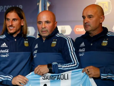Sampaoli CHÍNH THỨC ra mắt, chờ ngày chỉ dạy Messi