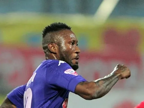 Samson đấm bốc và nỗi xấu hổ cấp số nhân của V.League