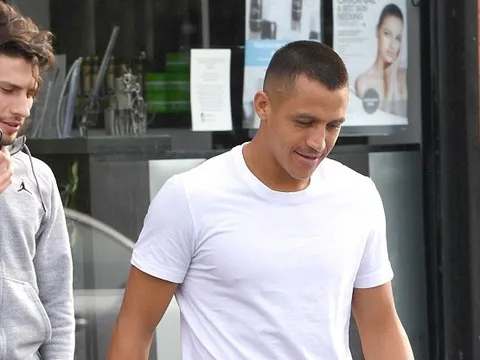 Sanchez cạo phăng mái đầu, chờ đổi vận ở Man Utd