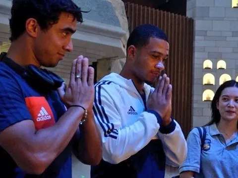 Sang Trung Quốc, Depay và Rafael lên chùa cầu an