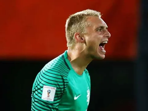 Sao Barca từ chối tái hợp thầy cũ tại Ngoại hạng Anh
